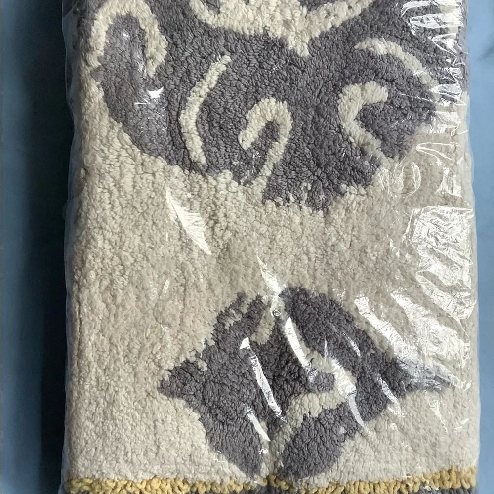 New in the bag Waverly Bath Rug Mat 20x30 Gorgeous Beige Blue-Grey, yellow trim